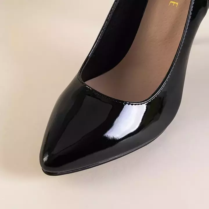 OUTLET Black lacquered pumps on a Lizabera heel - Shoes