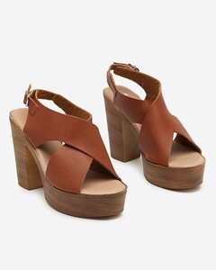 OUTLET Women's camel sandals on a high post Feridi - Footwear