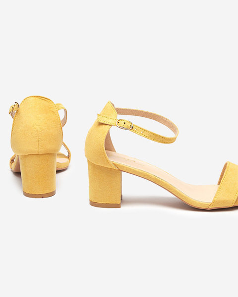 OUTLET Yellow women's sandals on the Nelino post - Footwear