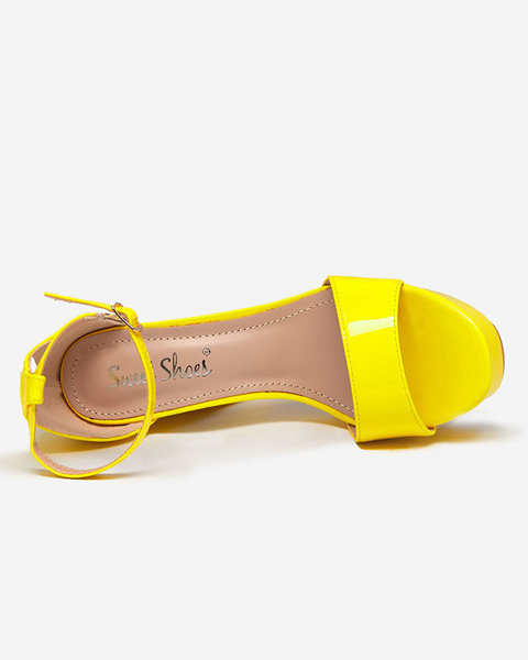 OUTLET Yellow women's sandals with a higher heel Berija - Shoes