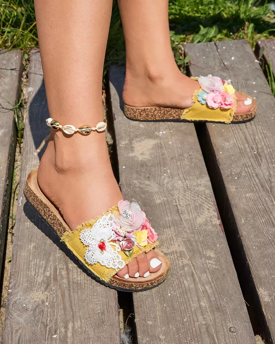 Women's slippers with fabric flowers in Ososi yellow - Footwear